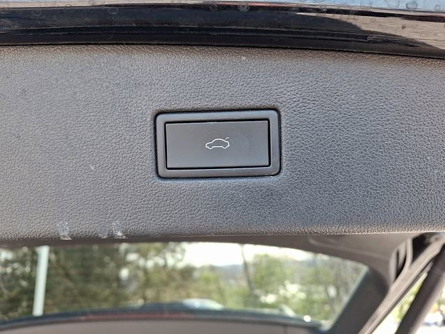 Used 2022 Volkswagen Tiguan SE R-Line image 32