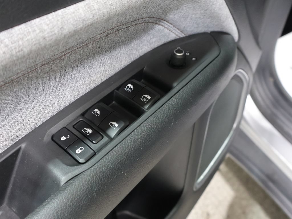 Certified 2023 Jeep Compass Latitude AWD/4WD image 15