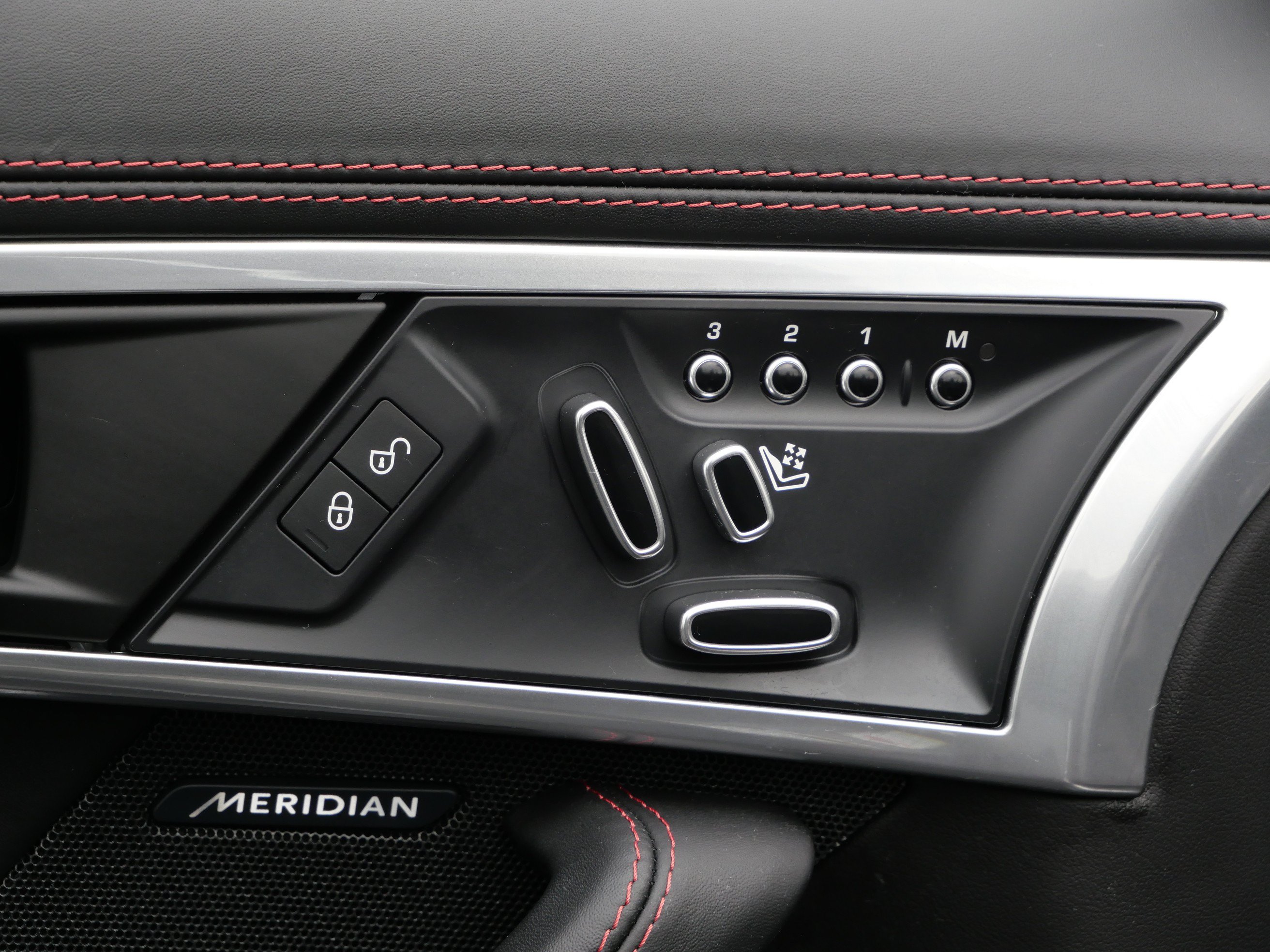 Used 2020 Jaguar F-TYPE Convertible RWD image 14