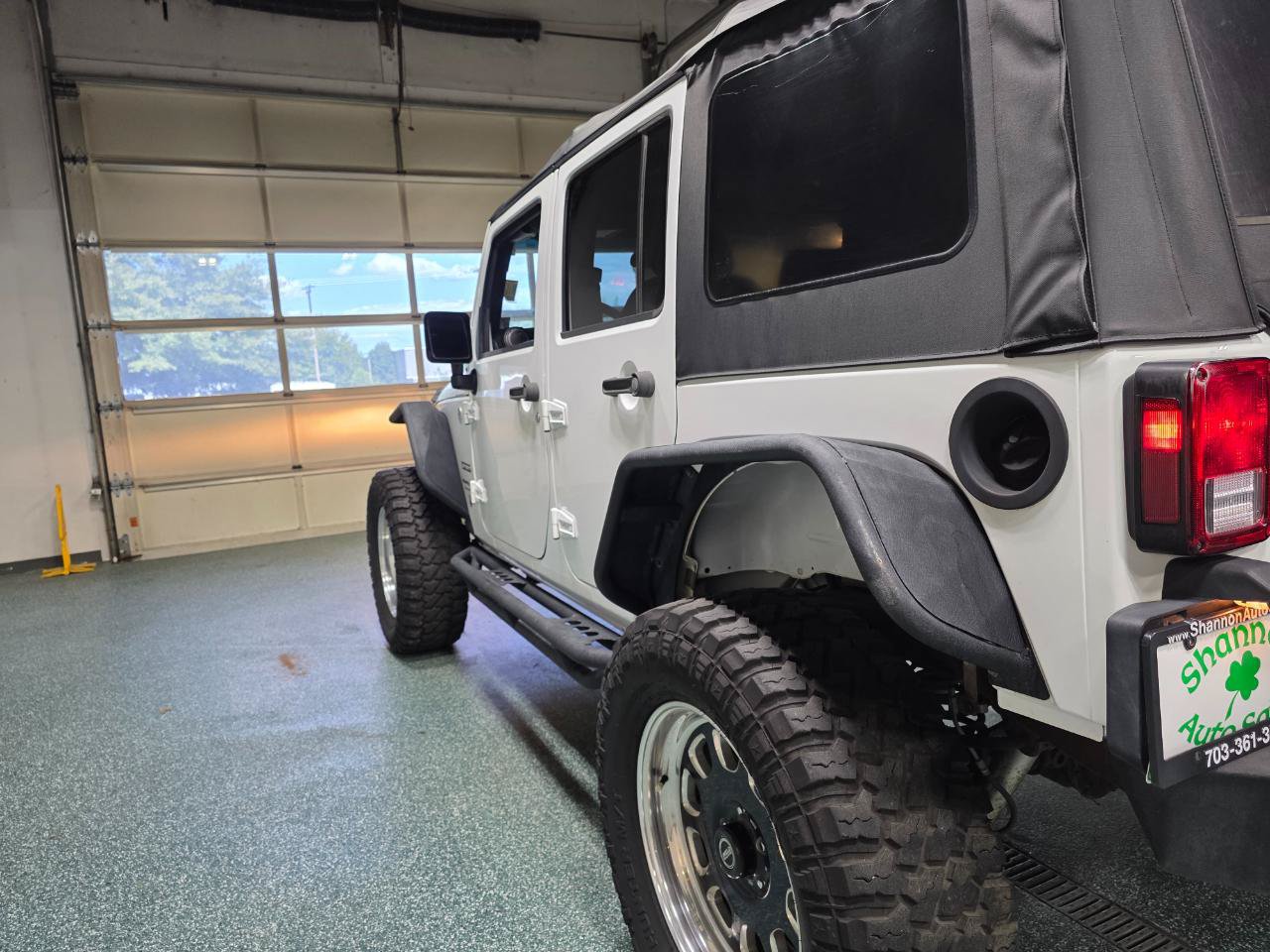 Used 2018 Jeep Wrangler Unlimited Sport w/ Connectivity Group AWD/4WD image 10