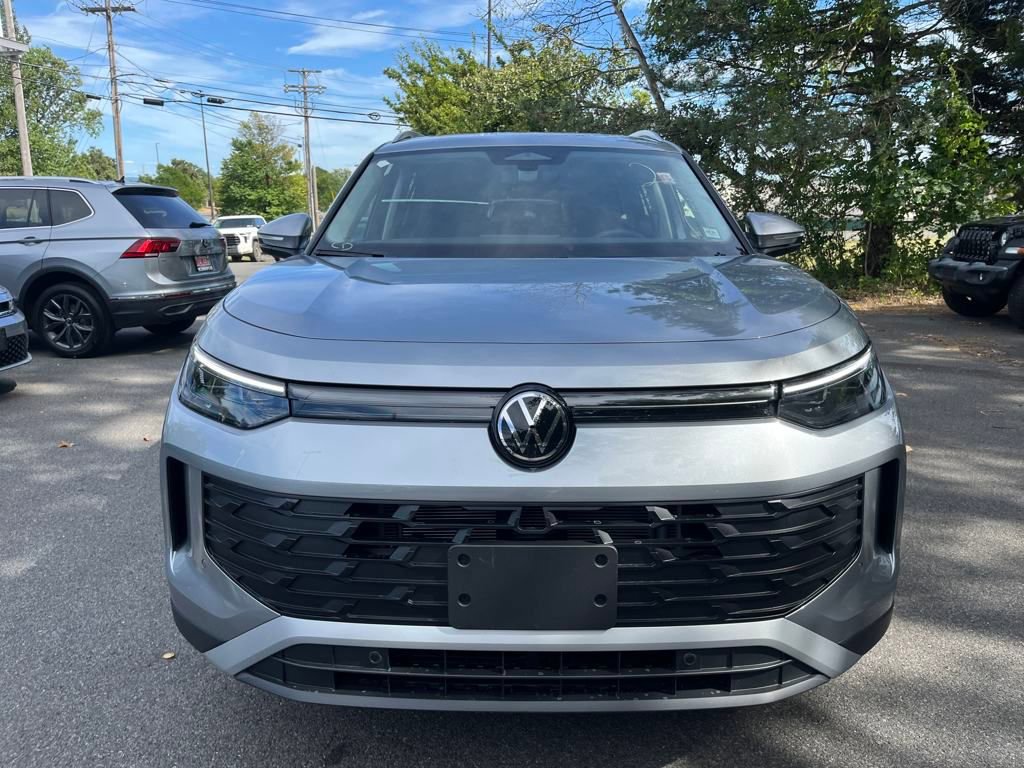 New 2025 Volkswagen Tiguan SE image 3