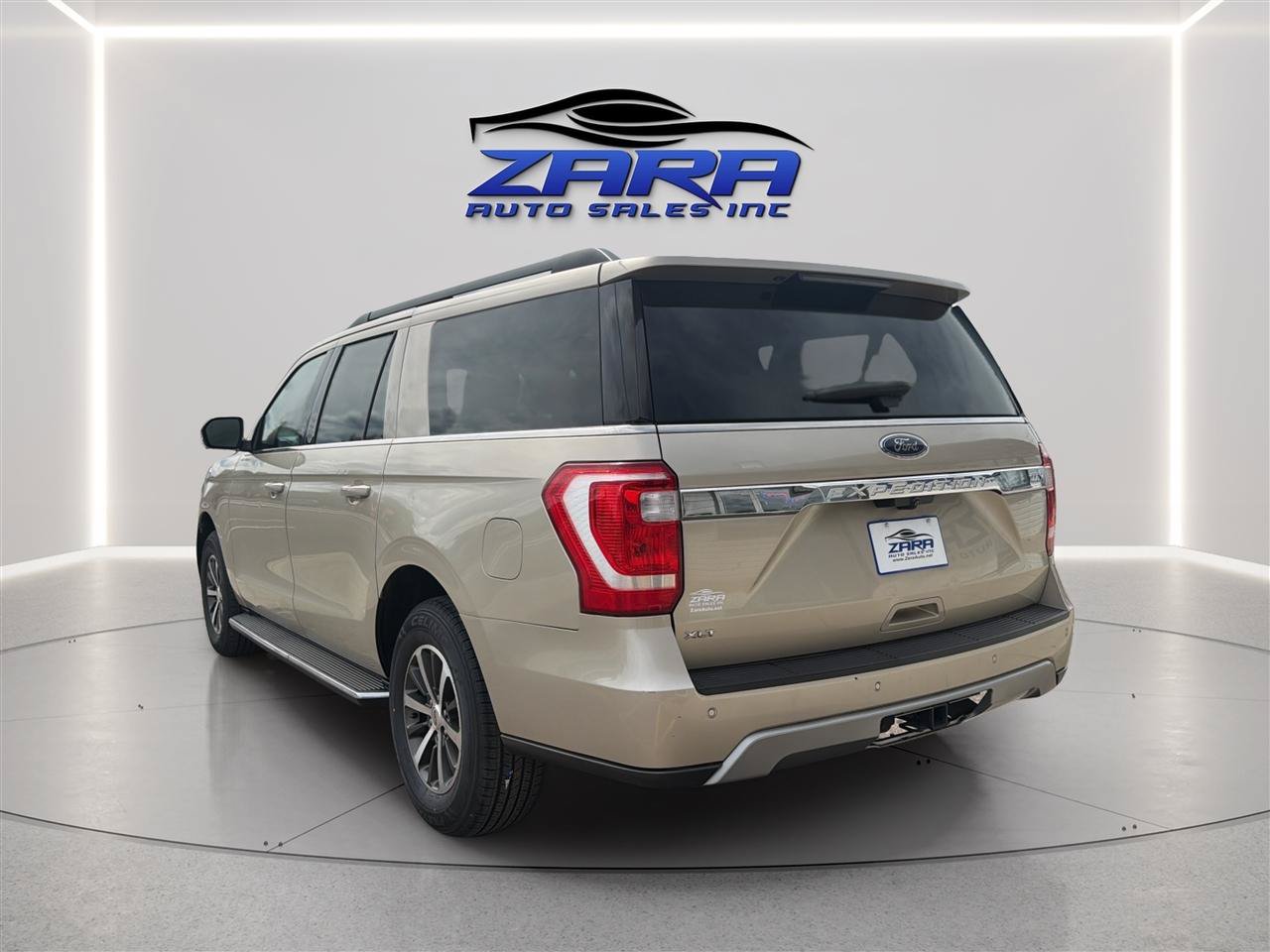 Used 2018 Ford Expedition Max XLT w/ Equipment Group 202A AWD/4WD image 5