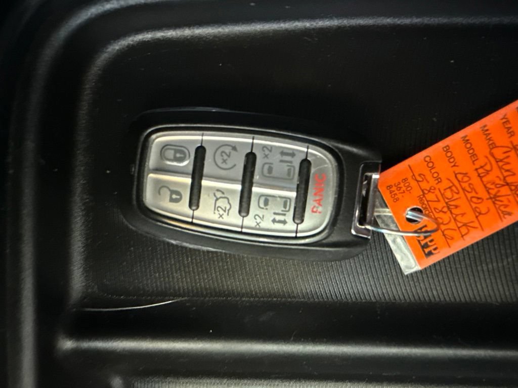Used 2019 Chrysler Pacifica Touring Plus w/ Tire & Wheel Group FWD image 36