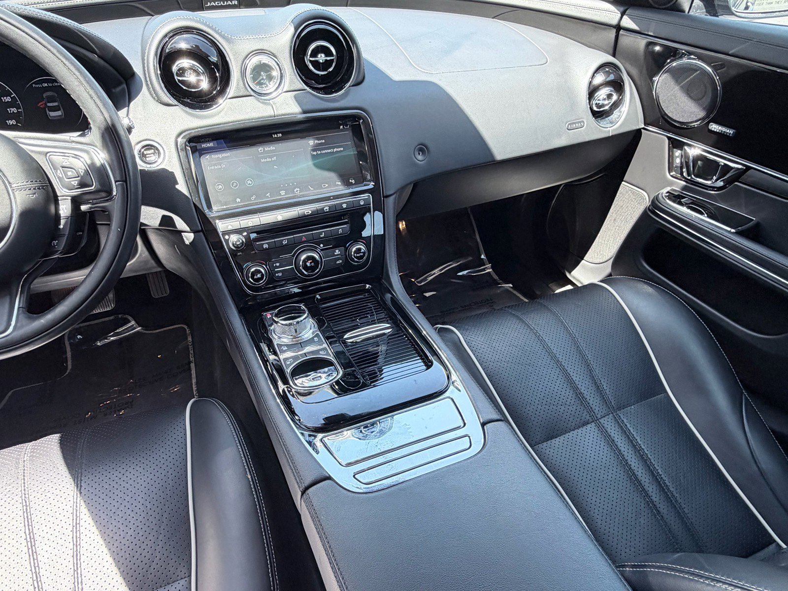 Used 2019 Jaguar XJ R-Sport RWD image 11