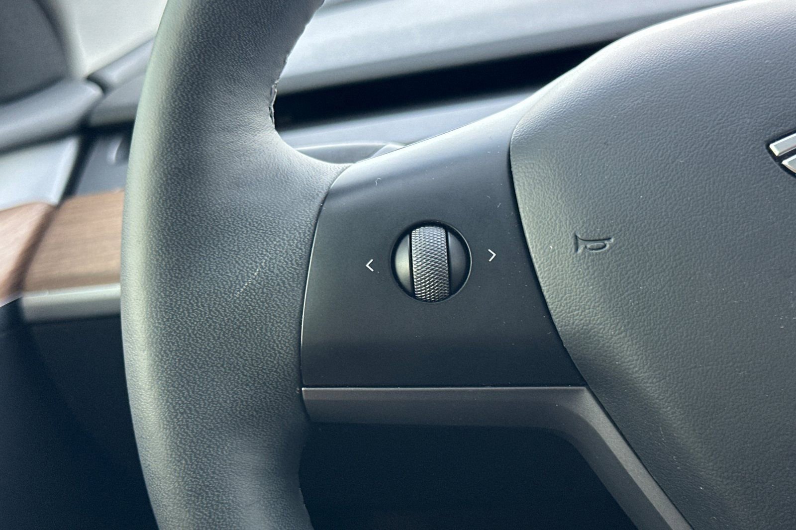 Used 2024 Tesla Model Y Long Range image 34