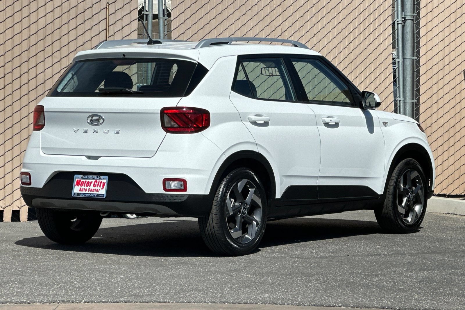 Used 2025 Hyundai Venue SEL FWD image 4