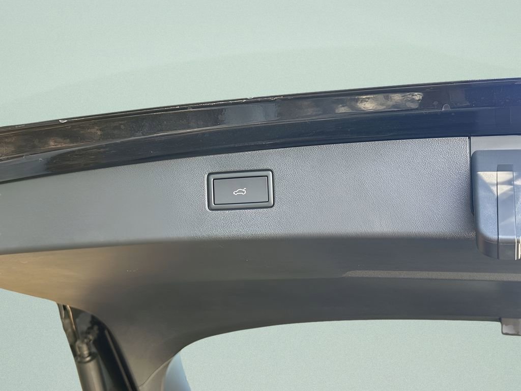 New 2026 Volkswagen Tiguan SEL R-Line image 25