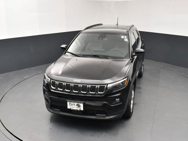 Used 2024 Jeep Compass Latitude w/ Sun and Sound Group image 14