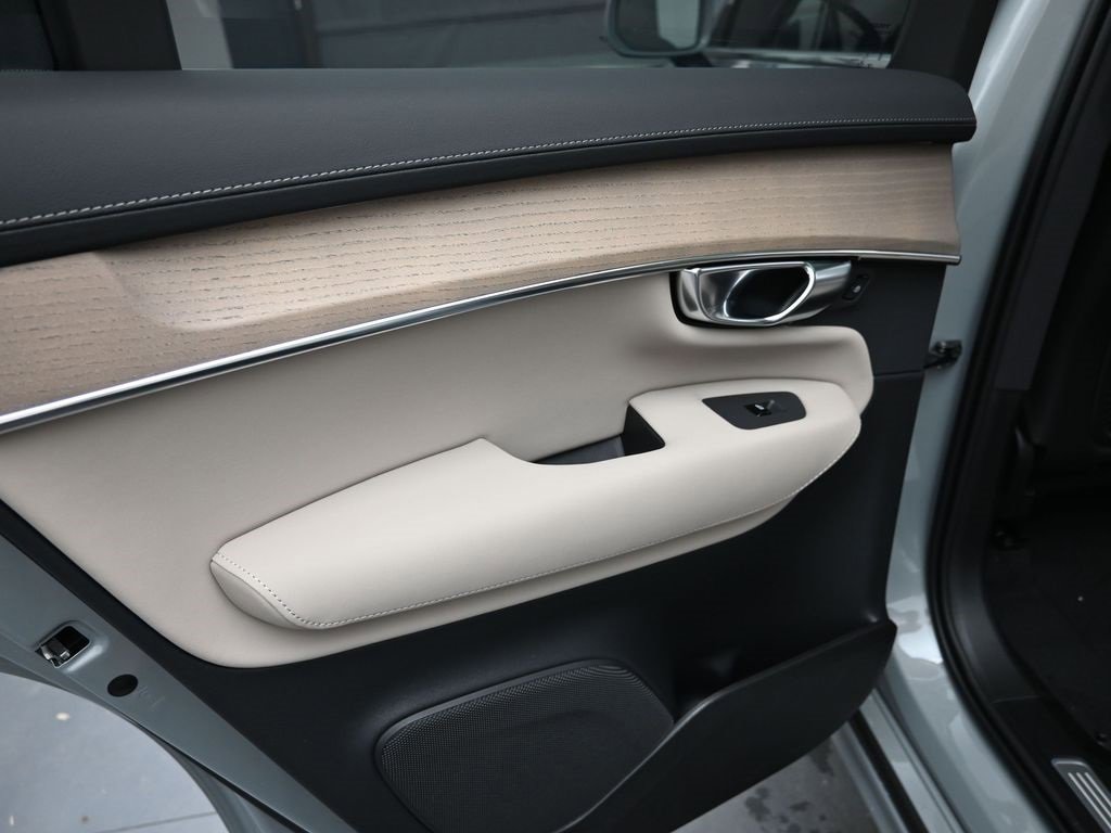 New 2026 Volvo XC90 B6 Plus w/ Protection Package Premier image 27