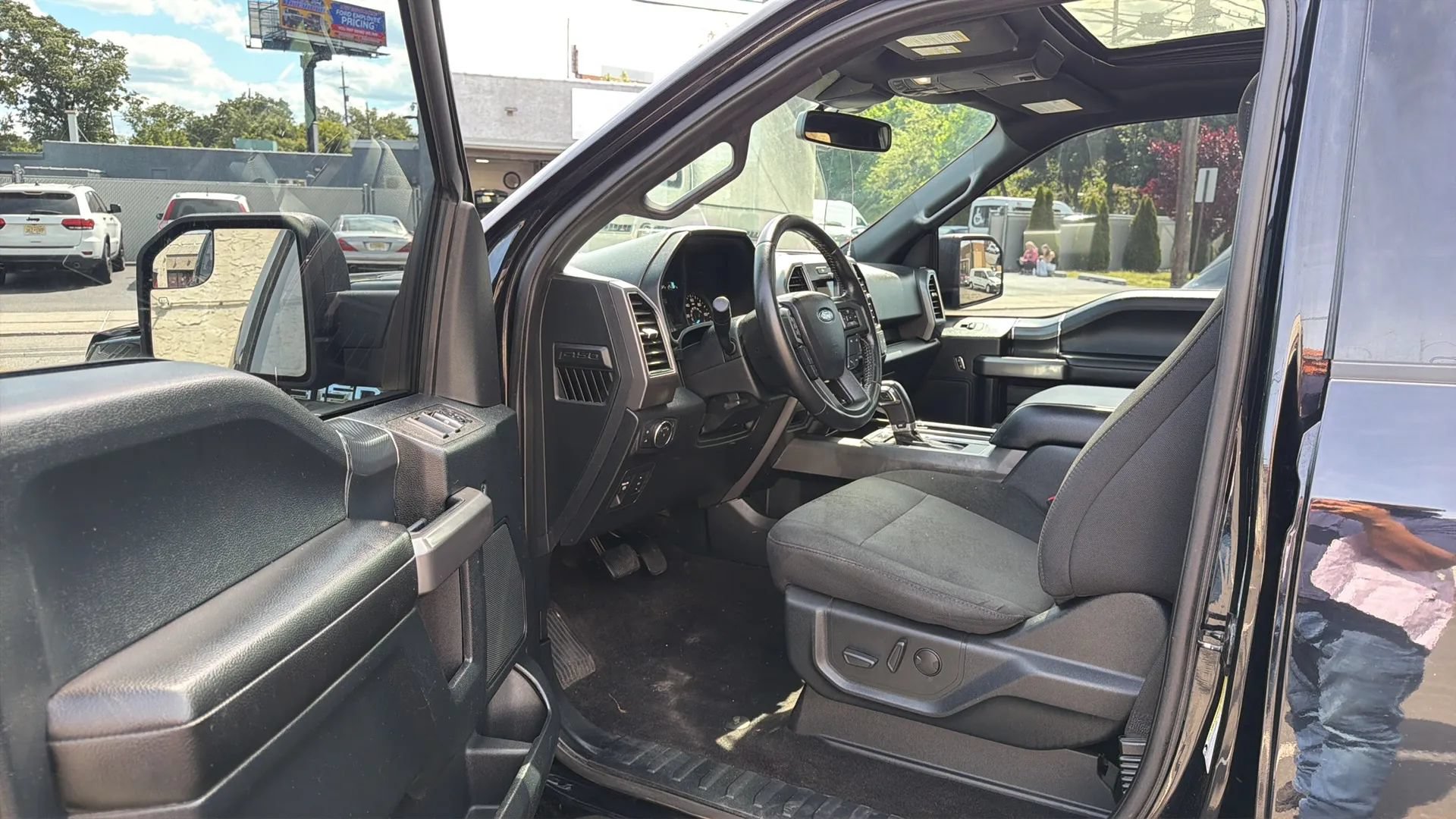 Used 2019 Ford F150 XLT w/ Equipment Group 302A Luxury AWD/4WD image 21