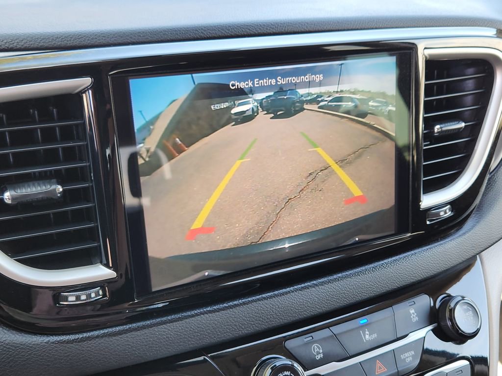 Used 2022 Chrysler Pacifica Touring-L FWD image 9