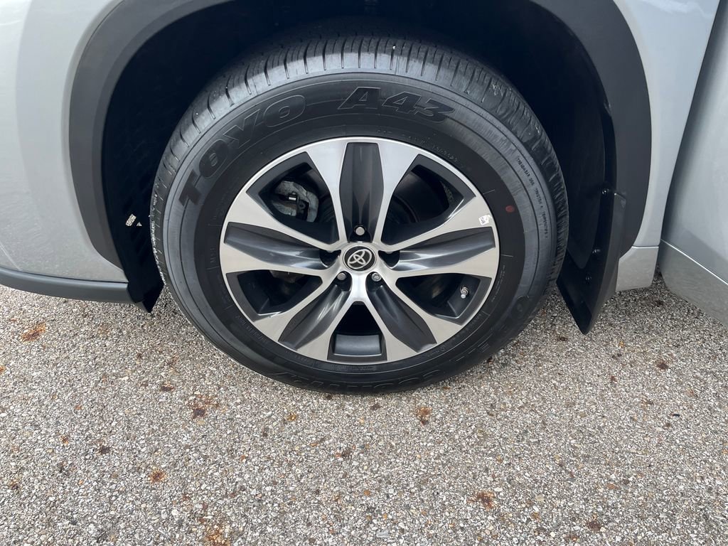 Used 2024 Toyota Highlander XLE image 27