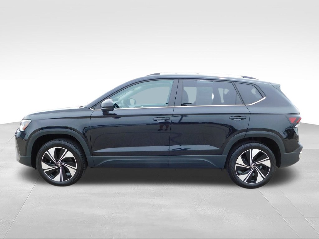 Used 2025 Volkswagen Taos SE AWD/4WD image 6