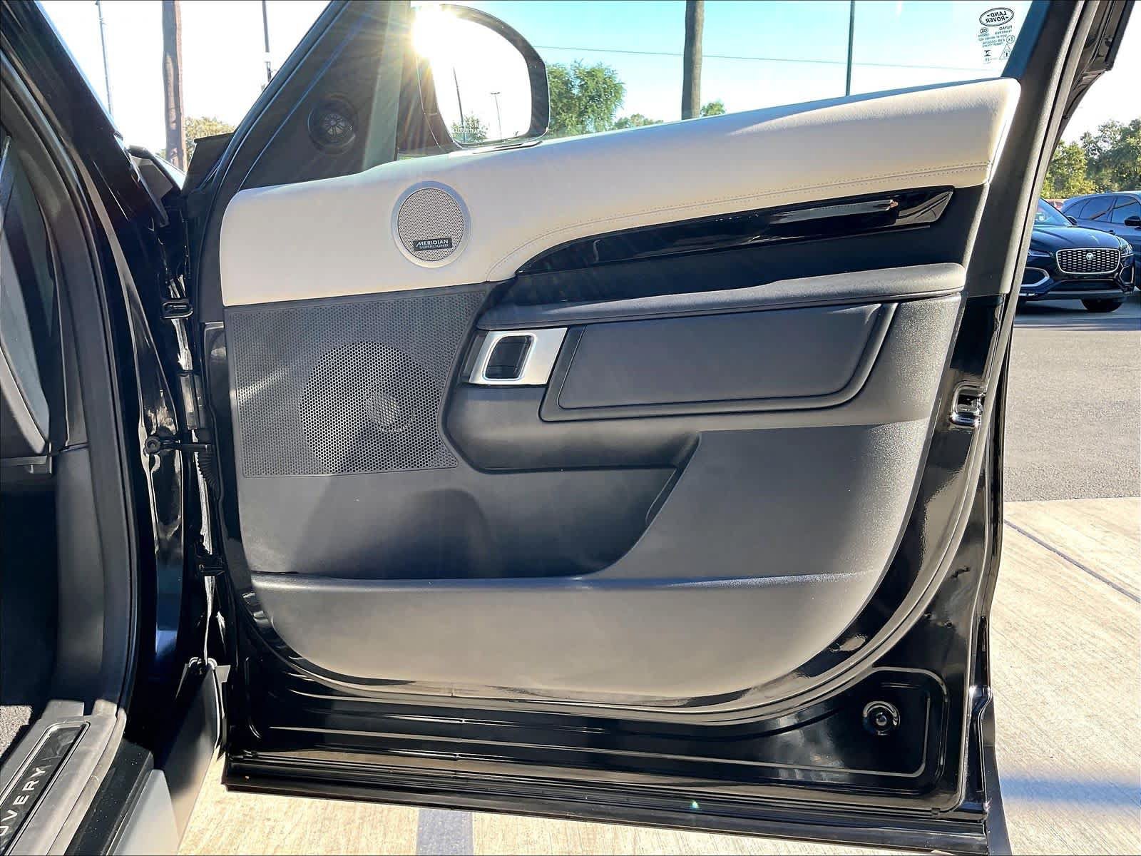 Used 2025 Land Rover Discovery S AWD/4WD image 26