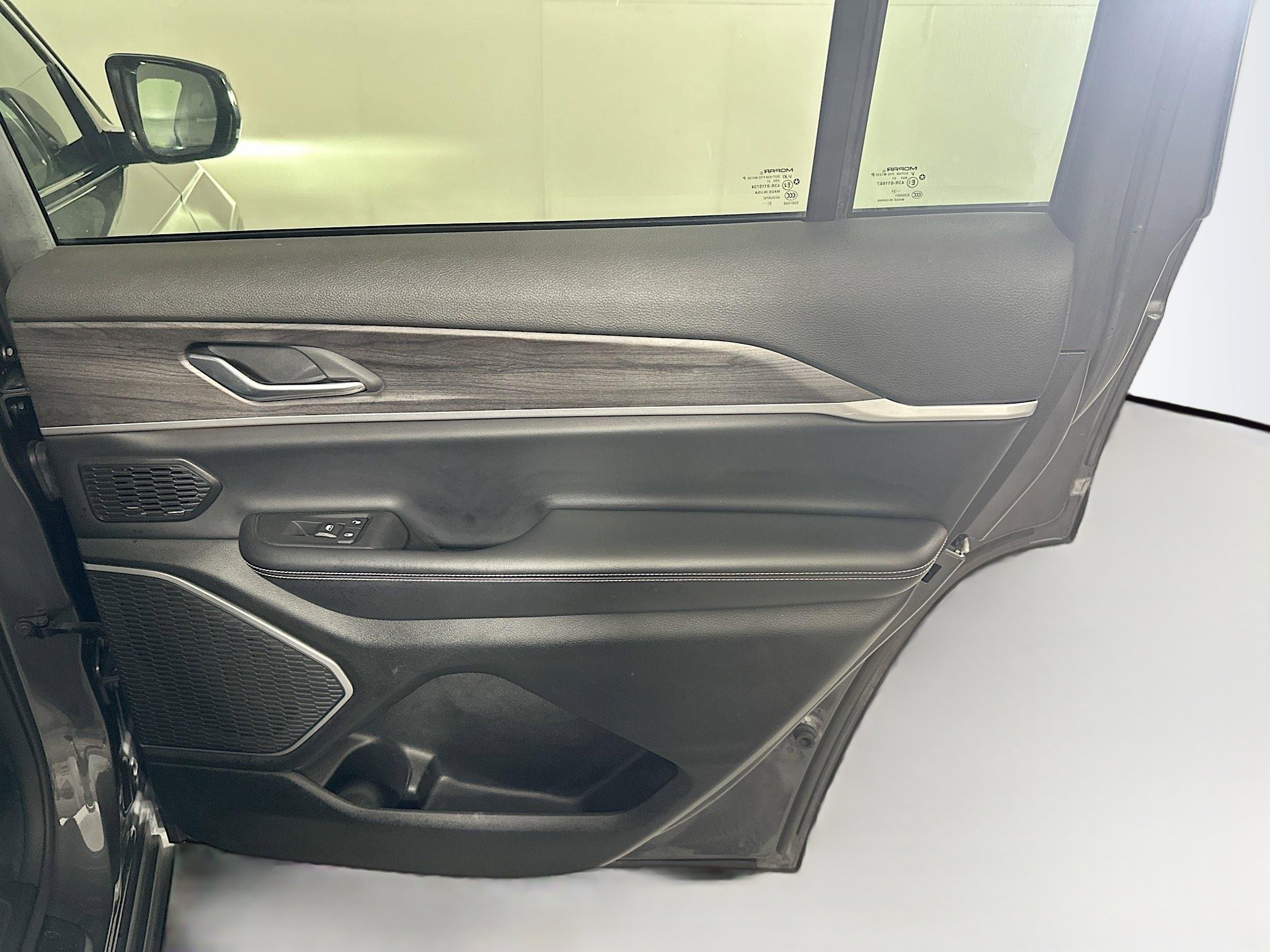 Used 2021 Jeep Grand Cherokee L Limited image 32