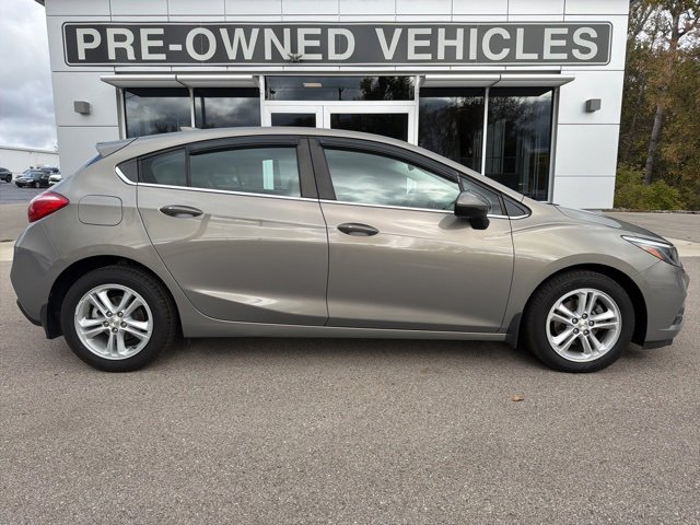 Used 2018 Chevrolet Cruze LT w/ Leather Package image 2