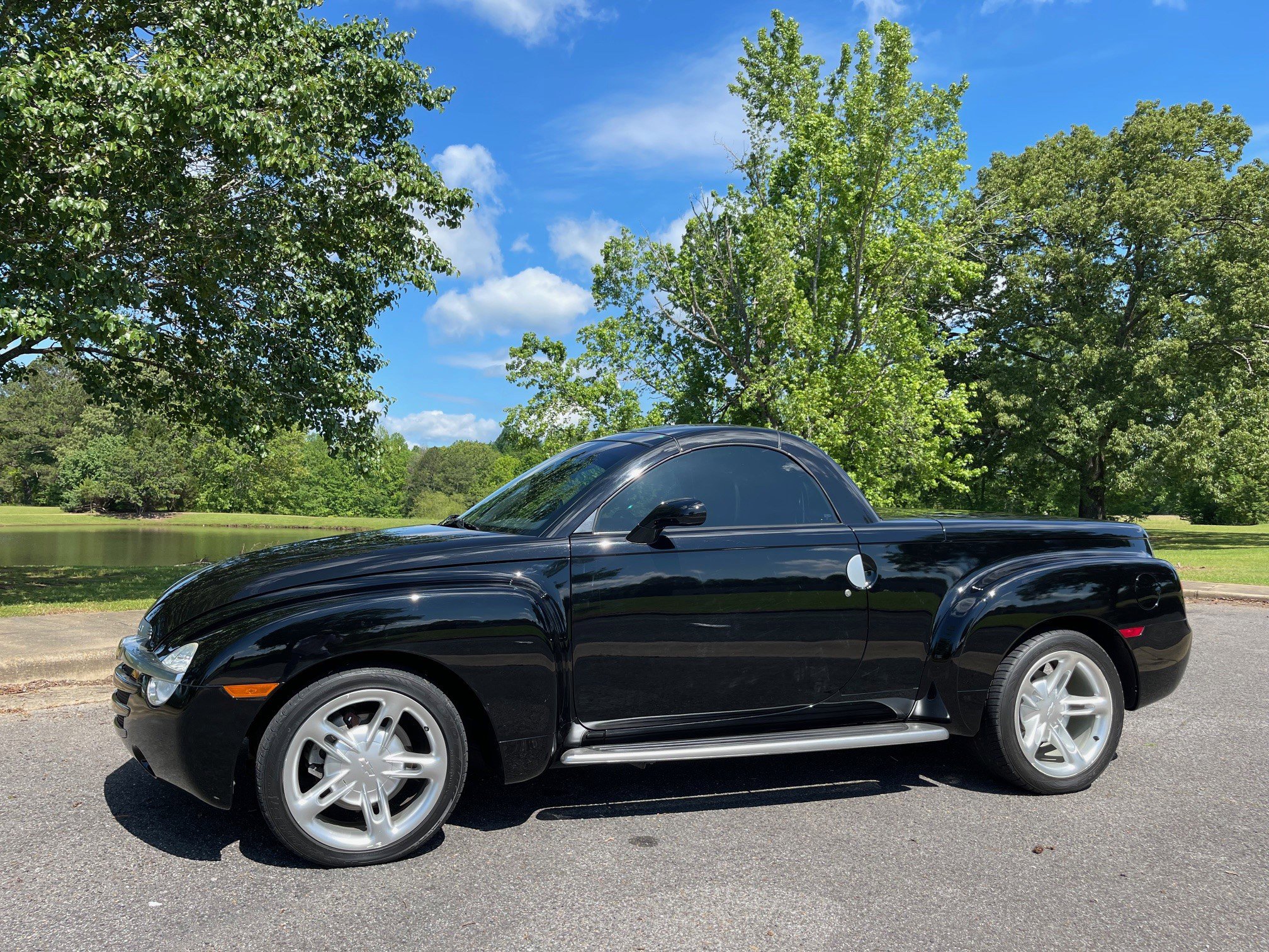 Used 2003 Chevrolet SSR w/ Preferred Equipment Group RWD image 1