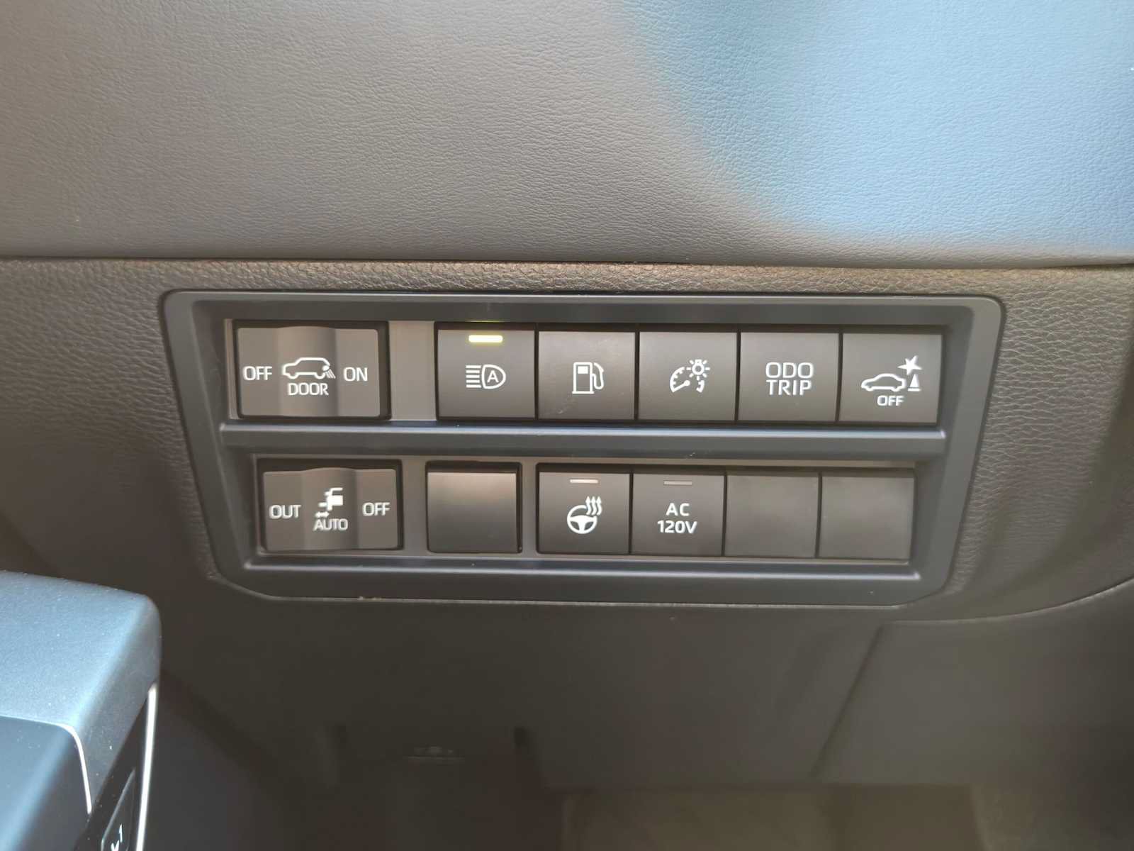 Certified 2025 Toyota Sequoia Platinum AWD/4WD image 34
