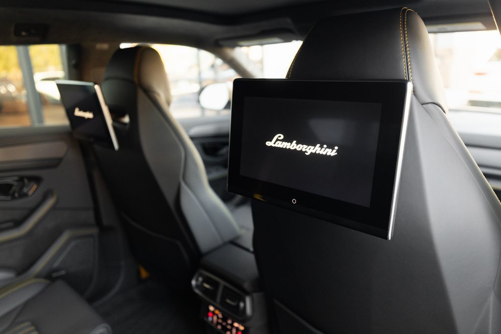 Used 2025 Lamborghini Urus SE AWD/4WD image 30