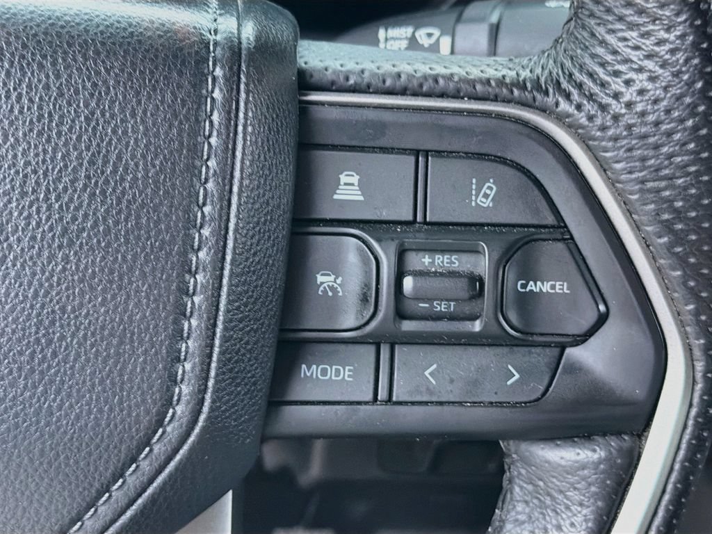 Used 2025 Toyota Tundra Limited AWD/4WD image 22