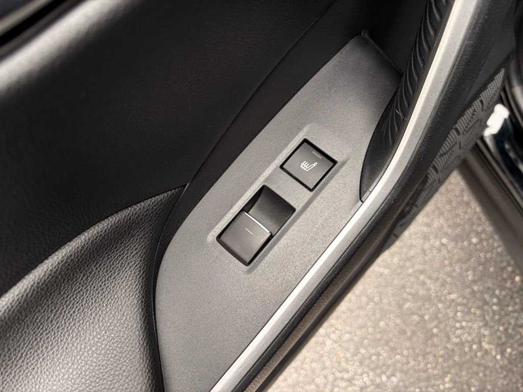 Used 2022 Toyota RAV4 SE w/ Weather & Moonroof Package image 15