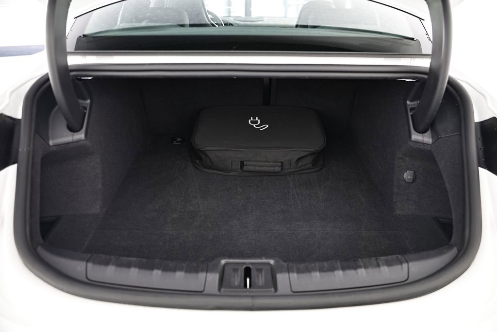 Certified 2022 Porsche Taycan image 31