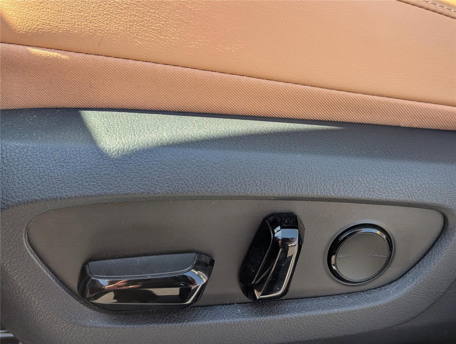 Used 2025 Lexus RX 350 Premium w/ Accessory Package image 21