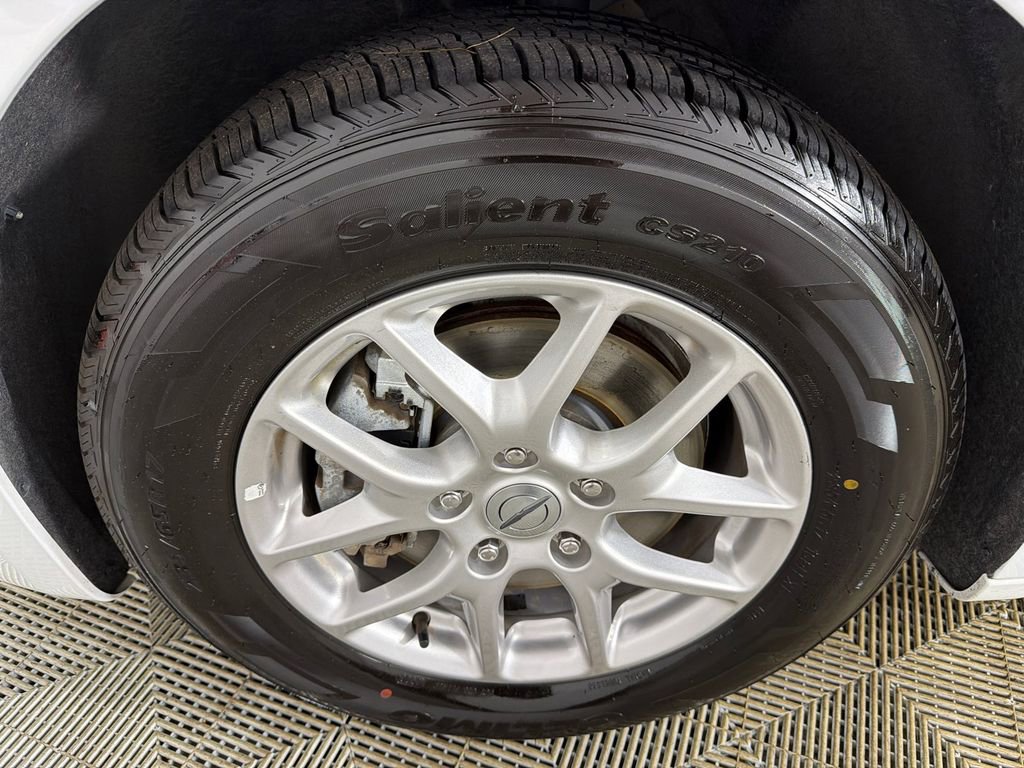Used 2024 Chrysler Pacifica Touring-L FWD image 11