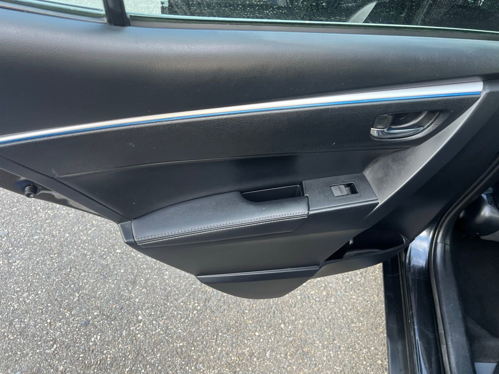 Used 2015 Toyota Corolla S FWD image 17