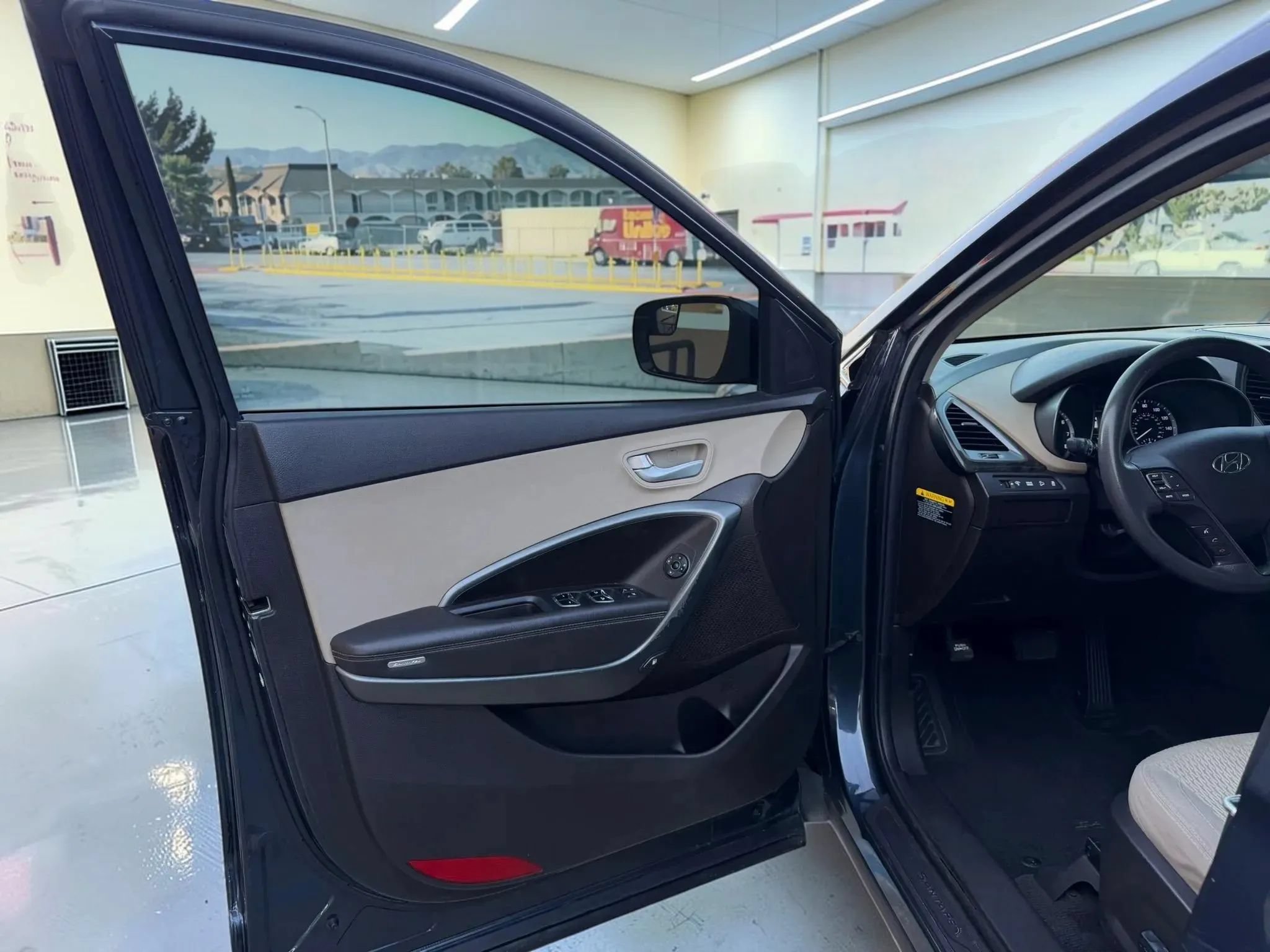 Used 2018 Hyundai Santa Fe Sport w/ 2.4L Value Package 02 FWD image 9