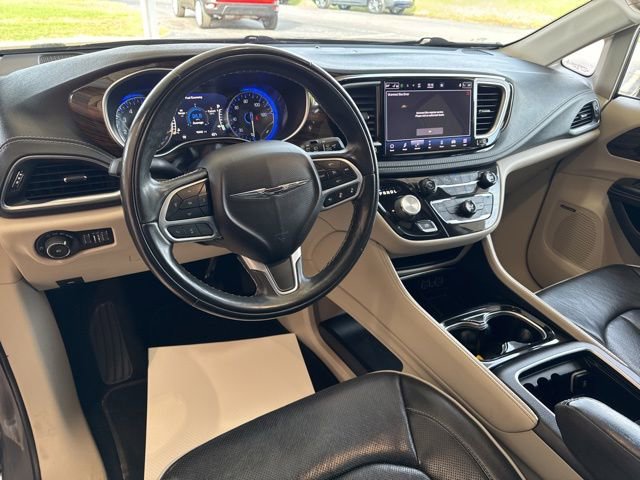Used 2022 Chrysler Pacifica Limited image 15