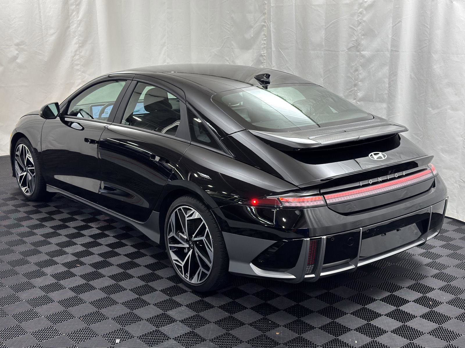 Used 2025 Hyundai Ioniq 6 SEL AWD/4WD image 5