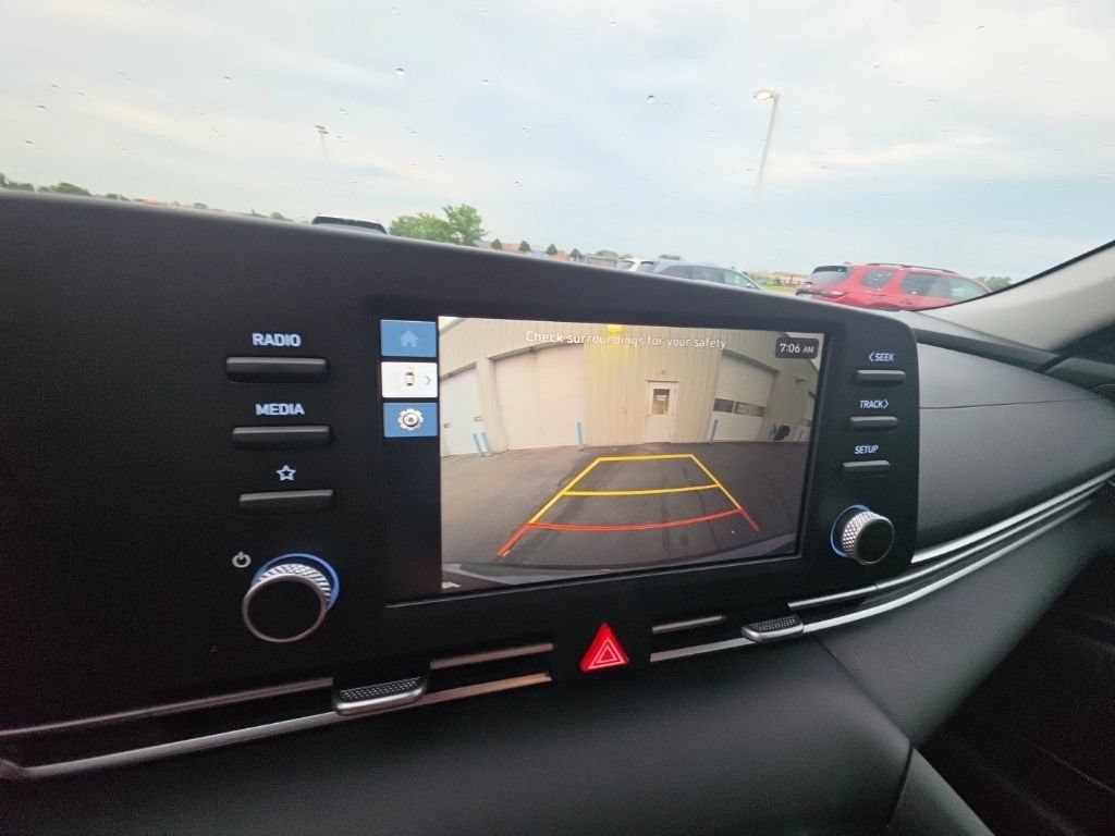 Used 2024 Hyundai Elantra SE FWD image 18