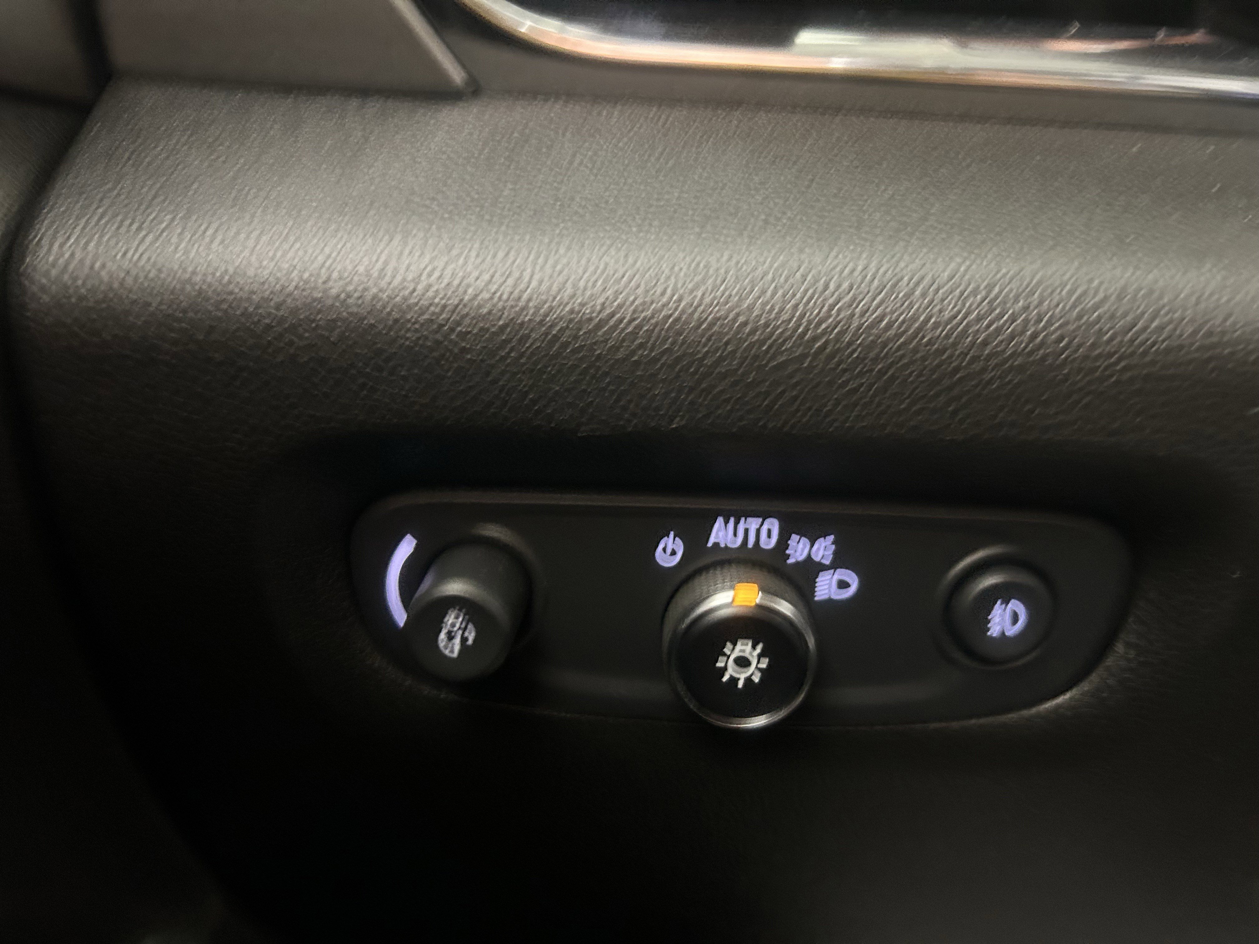 Used 2020 Chevrolet Traverse LT image 37