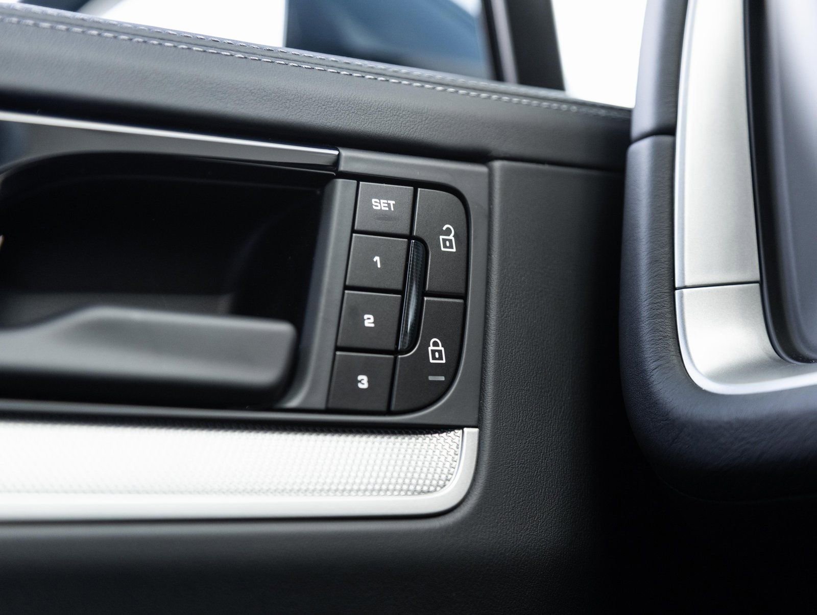 Certified 2026 Porsche Cayenne AWD/4WD image 19