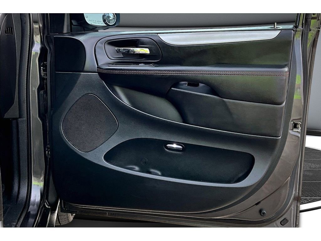 Used 2018 Dodge Grand Caravan GT image 20