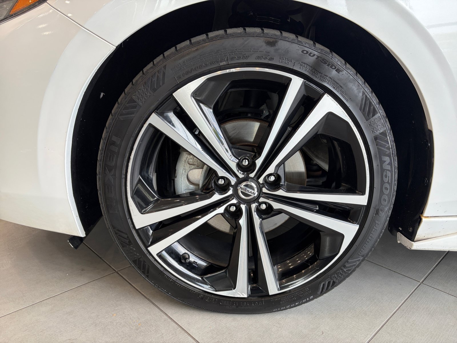 Used 2022 Nissan Sentra SR w/ Electronics Package FWD image 11