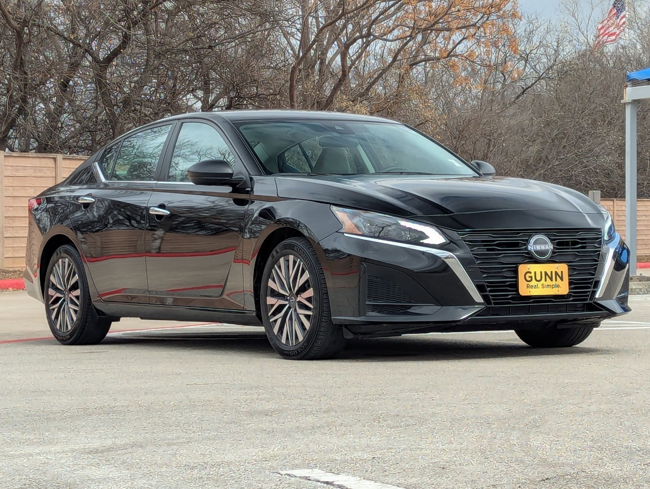 Used 2025 Nissan Altima 2.5 SV image 2