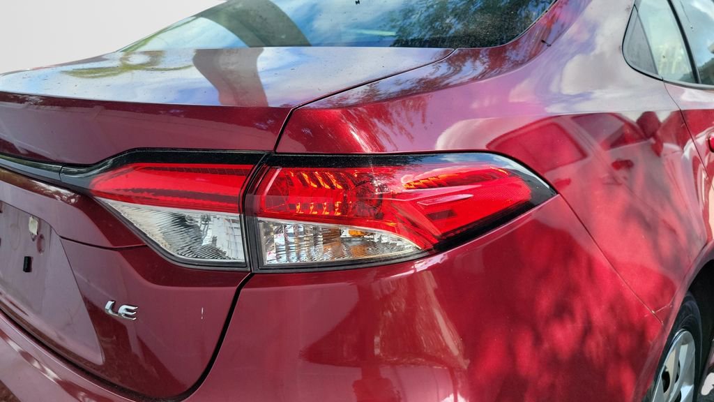 Used 2022 Toyota Corolla LE FWD image 9
