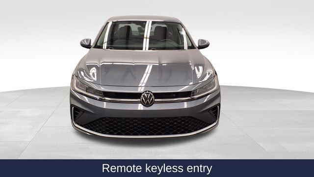 Used 2025 Volkswagen Jetta SE image 2