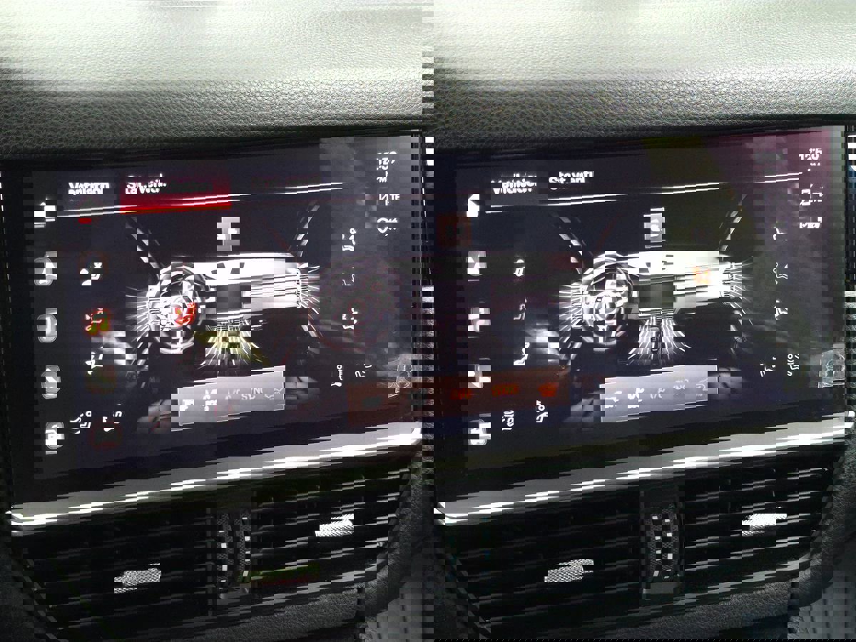 Used 2023 Porsche Cayenne Platinum Edition image 46