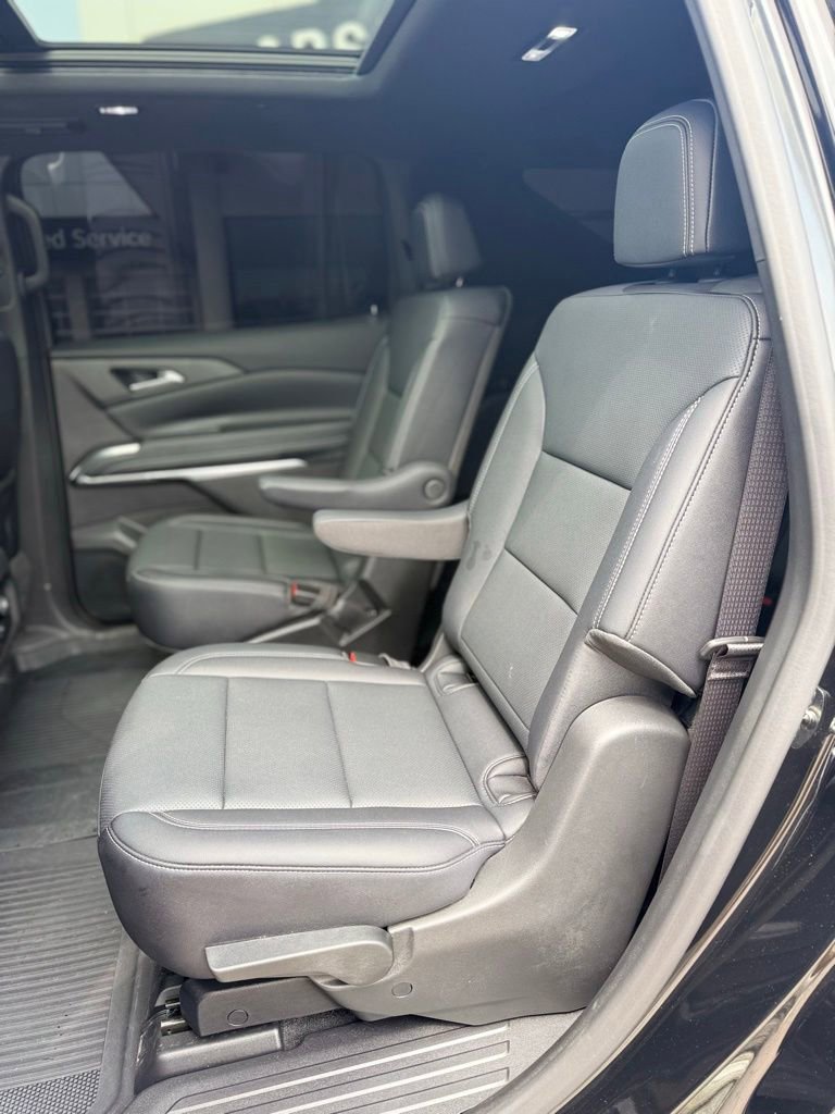 Used 2025 Chevrolet Traverse LT w/ Sun and Wheel Package FWD image 15