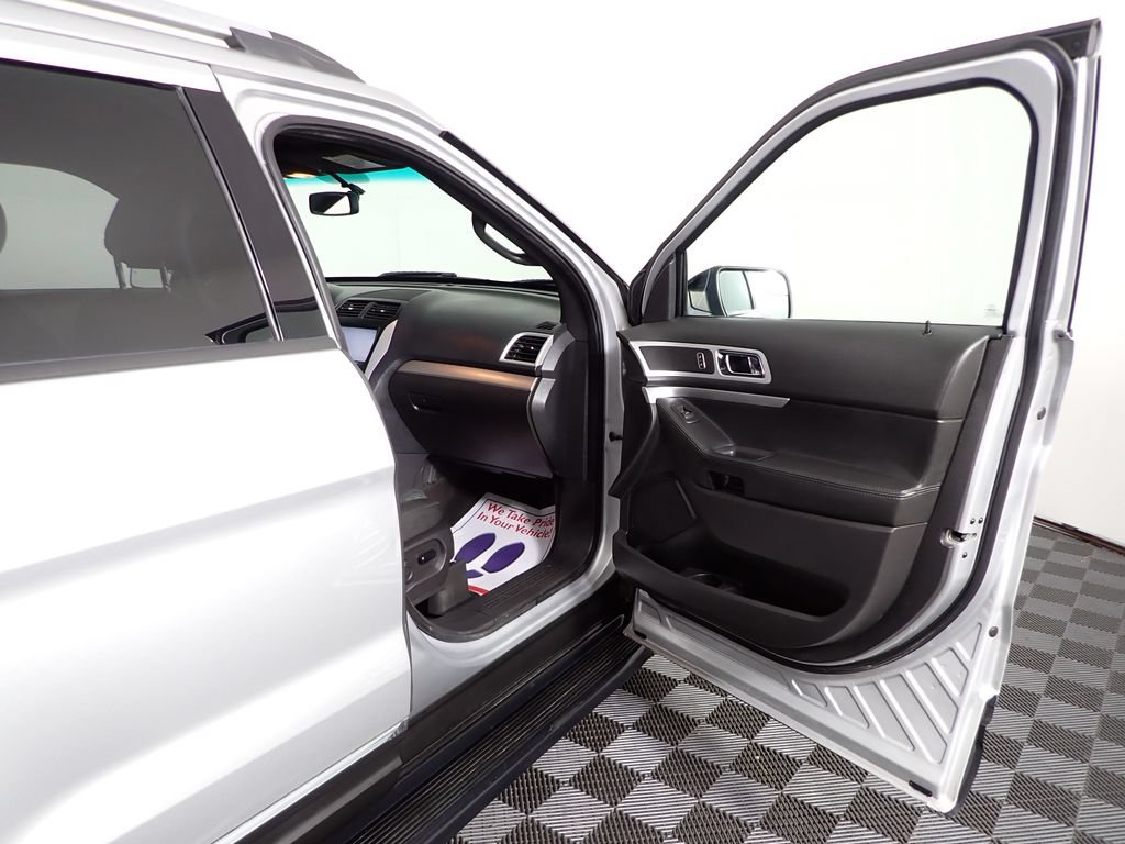 Used 2013 Ford Explorer XLT FWD image 37