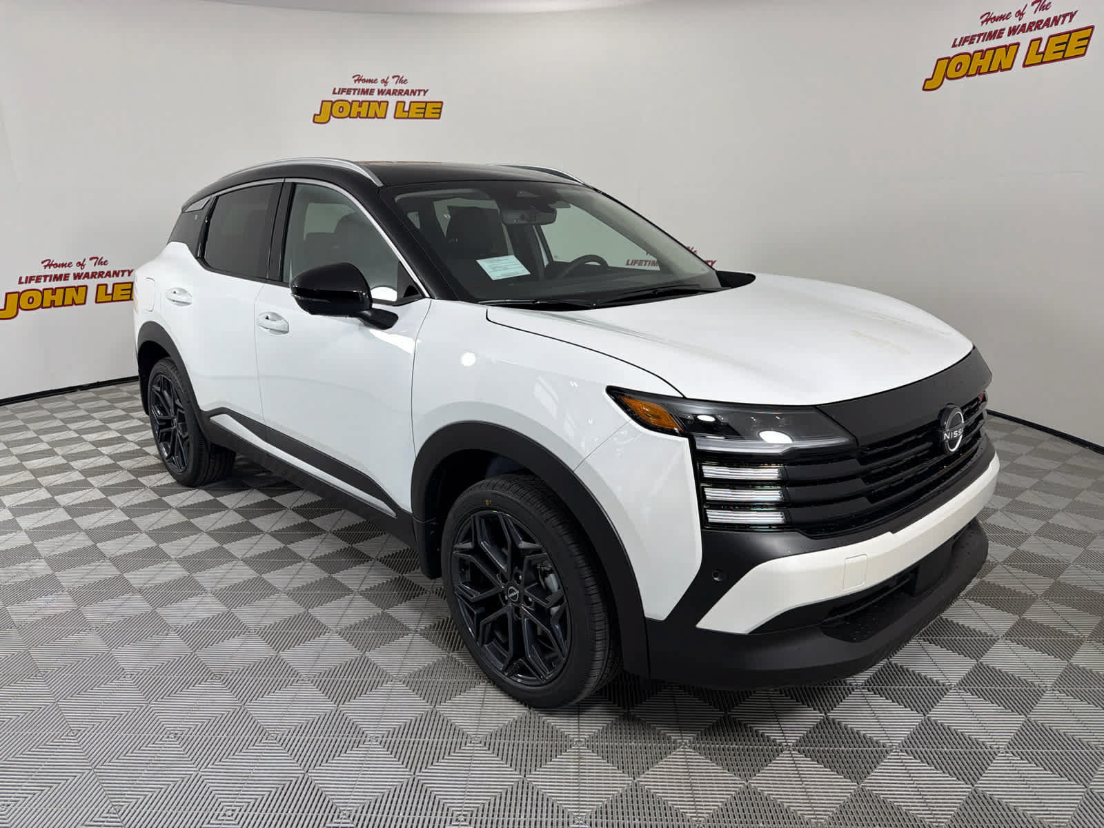 New 2026 Nissan Kicks SR w/ SR Premium Package FWD image 8