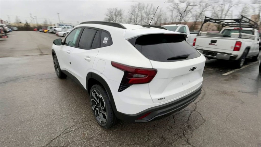 New 2026 Chevrolet Trax RS w/ Sunroof Package image 8