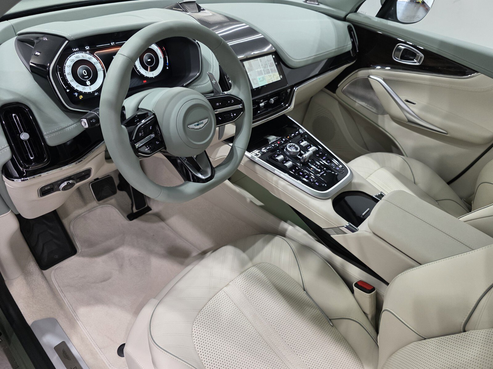 New 2026 Aston Martin DBX 707 image 3