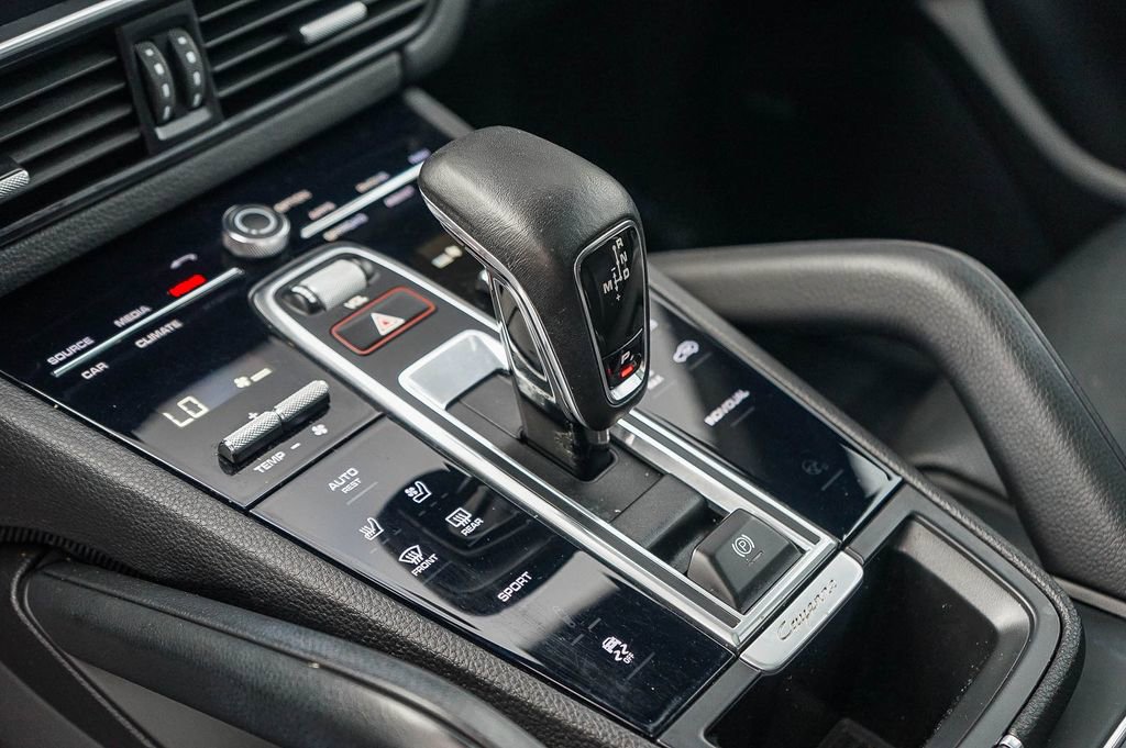 Used 2023 Porsche Cayenne Platinum Edition image 21