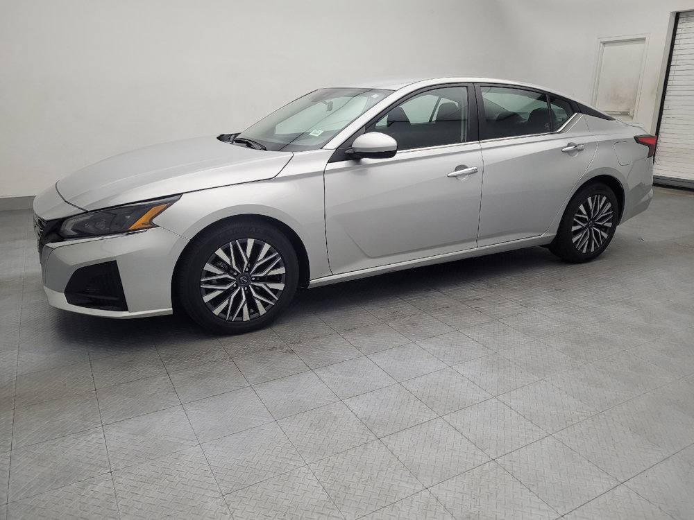 Used 2023 Nissan Altima 2.5 SV image 2