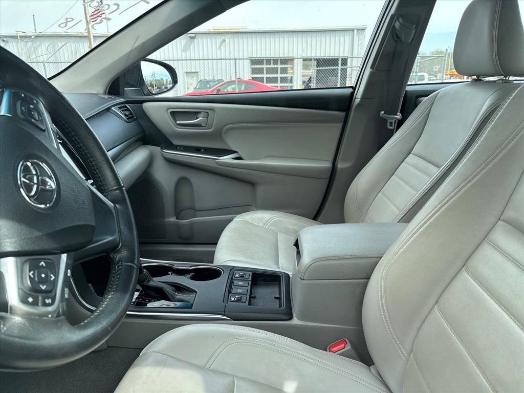 Used 2017 Toyota Camry XLE w/ Moonroof Package image 18
