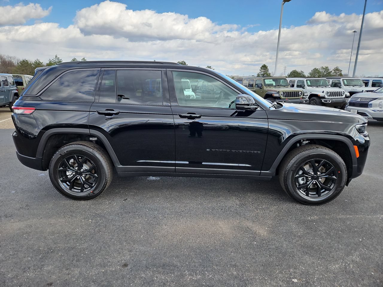 New 2026 Jeep Grand Cherokee Altitude AWD/4WD image 8